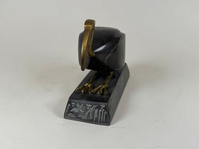Ibis in hard stone and brass, the base decorated...