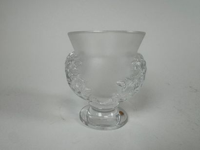 LALIQUE France. 
Saint-Cloud model. 
Molded,...