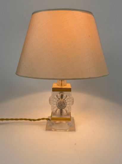 LALIQUE France.
Lamp base in partly satin-finished...