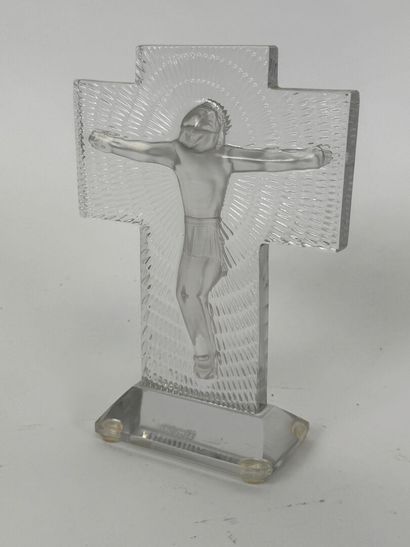 LALIQUE, France.
Crucifix.
Pressed-molded...