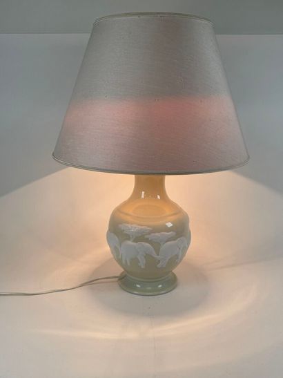 A. RAYNAUD & Cie.
Large porcelain lamp decorated...