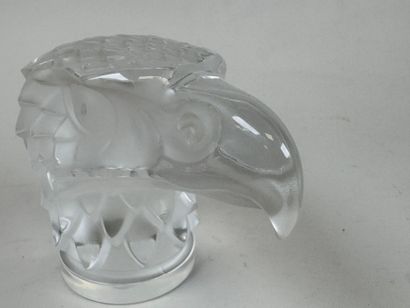 LALIQUE FRANCE. 
Modèle Tête d'aigle. 
Presse-papier...