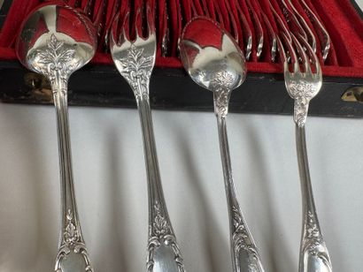 Ménagère en argent 950/1000 comprenant 18...