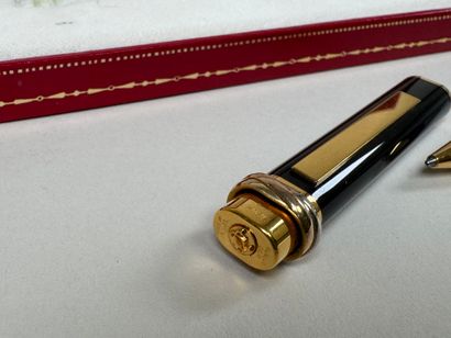 CARTIER.
Les Must de CARTIER.
Stylo bille...
