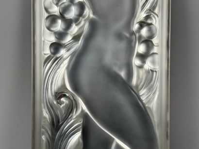 LALIQUE France.
FIGURINE ET RAISINS, BRAS...