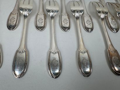 Série de douze couverts à poisson en argent...