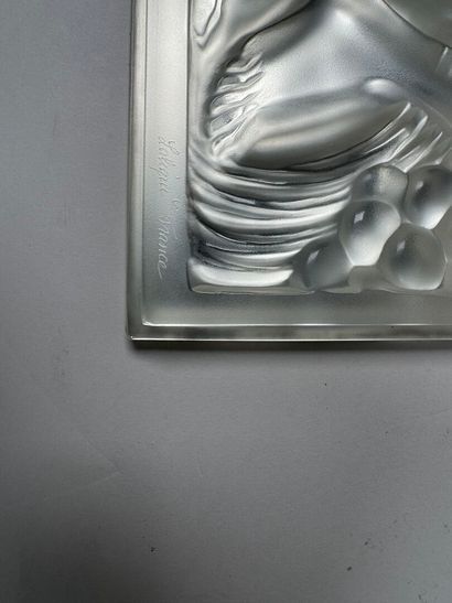 LALIQUE France.
FIGURINE ET RAISINS, BRAS...