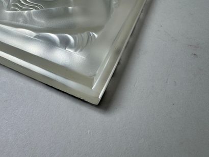 LALIQUE France.
FIGURINE ET RAISINS, BRAS...