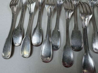 Ensemble de couverts en argent dépareillé,...
