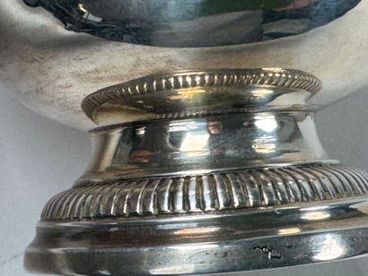 Timbale sur piédouche en argent, le buvant...