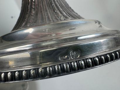 Paire de flambeaux en argent étranger à 4...