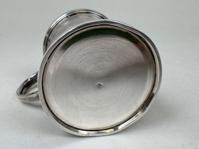 Tasse en argent 950/1000, poinçon Minerve,...