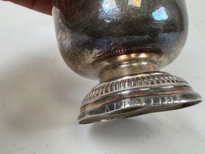 Timbale sur piédouche en argent, la base...