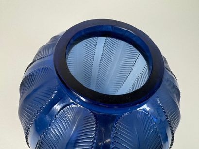 René LALIQUE (1860-1945). 
Modèle BISKRA.
Vase...