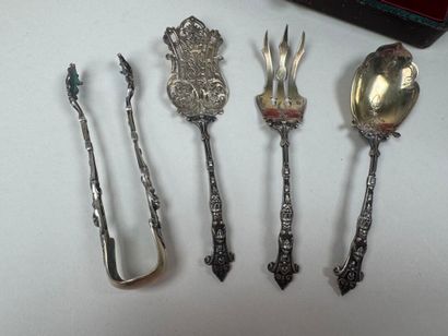 Nécessaire à mignardises en argent et argent...
