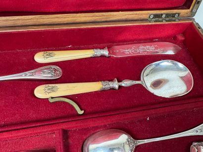 CARDEILHAC. 
Partie de ménagère en argent...