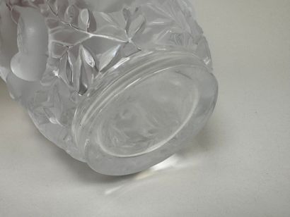LALIQUE, France.
Modèle BAGATELLE.
Vase en...