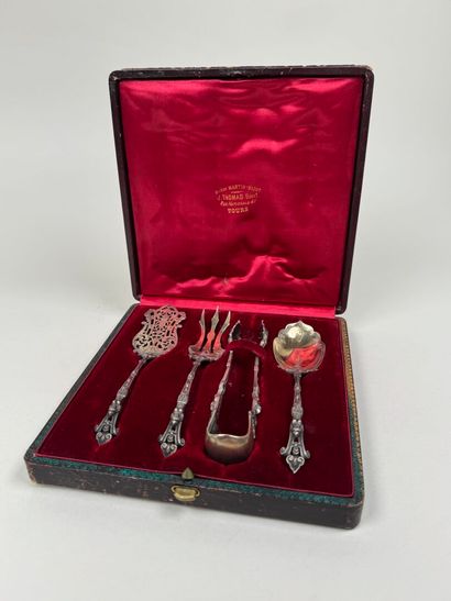 Nécessaire à mignardises en argent et argent...
