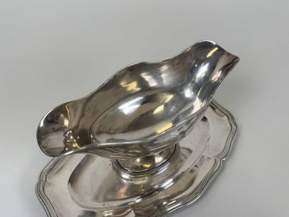Saucière sur présentoir fixe en argent 950/1000,...