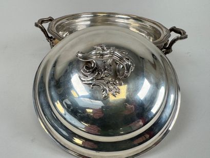 Légumier couvert en argent 950/1000e, les...