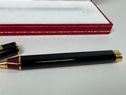 CARTIER.
Les Must de CARTIER.
Stylo bille...
