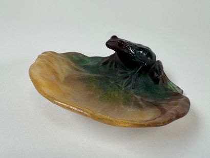 DAUM Nancy.
Vide-poche en pâte de verre polychrome...