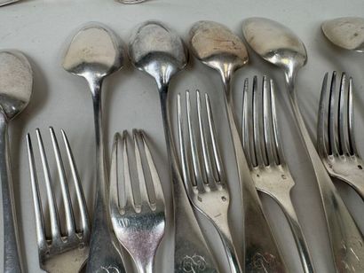 Divers couverts de table en argent modèle...