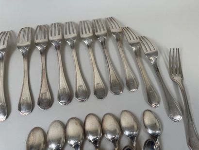 Émile PUIFORCAT.
Partie de ménagère en argent...
