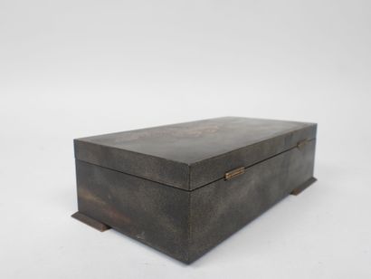 ALFRED DUNHILL à Paris.
Coffret en laque...