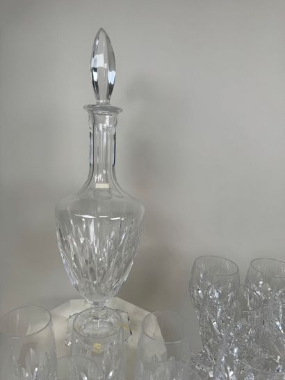 SEVRES.
Partie de service de verres en cristal...