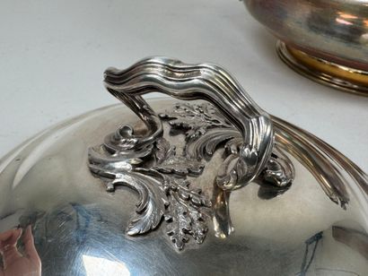 Légumier couvert en argent 950/1000e, les...