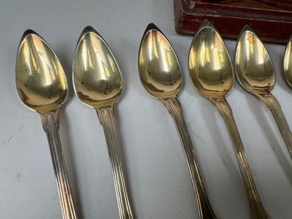 Série de 12 petites cuillères en argent doré...