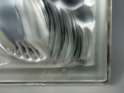 LALIQUE France.
FIGURINE ET RAISINS, BRAS...