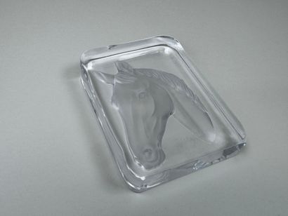 DAUM.
Presse-papier commémoratif en cristal...