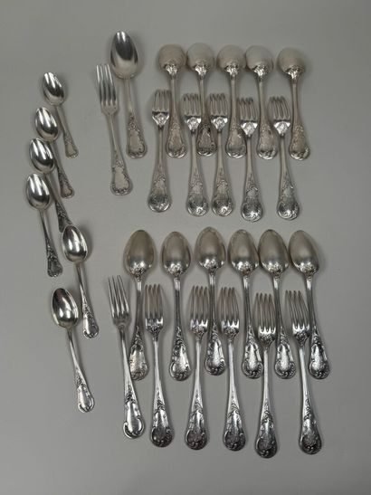 Partie de ménagère en argent à décor de feuillages,...