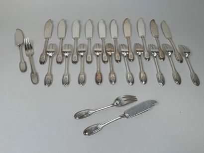 Série de douze couverts à poisson en argent...
