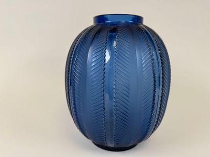 René LALIQUE (1860-1945). 
Modèle BISKRA.
Vase...