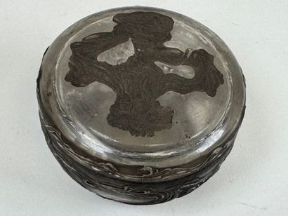 René LALIQUE (1860-1945).
Boîte à poudre...