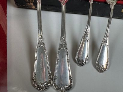 Ménagère en argent 950/1000 comprenant 18...