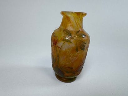 DAUM NANCY.
Petit vase balustre en verre...