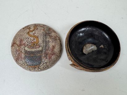 JAPON, XIXe.
Petite boîte circulaire couverte...