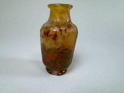 DAUM NANCY.
Petit vase balustre en verre...