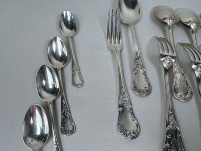 Partie de ménagère en argent à décor de feuillages,...