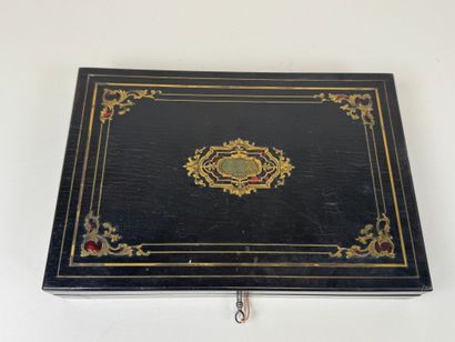 Nécessaire à thé en argent doré comprenant...