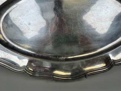 Plat ovale chantourné en argent 950/1000,...
