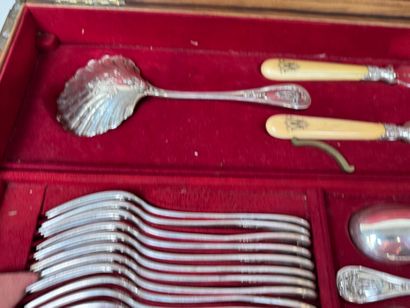CARDEILHAC. 
Partie de ménagère en argent...