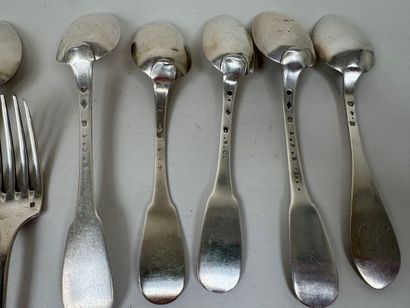 Divers couverts de table en argent modèle...