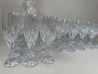 SEVRES.
Partie de service de verres en cristal...