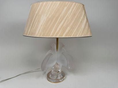LALIQUE France.
Modèle ARIANE.
Lampe en cristal...