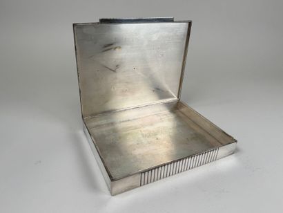 Important coffret rectangulaire en argent...